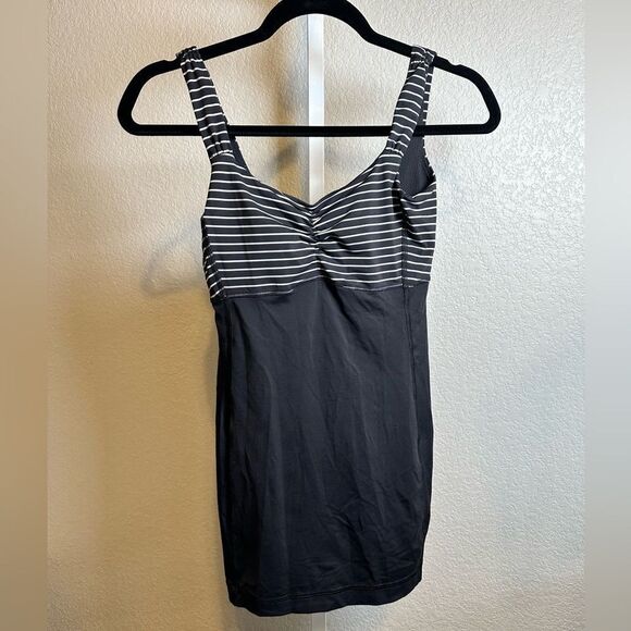 EUC Lululemon Women’s Aria Tank II Parallel Black White Stripe - Size 6 - Picture 4 of 6